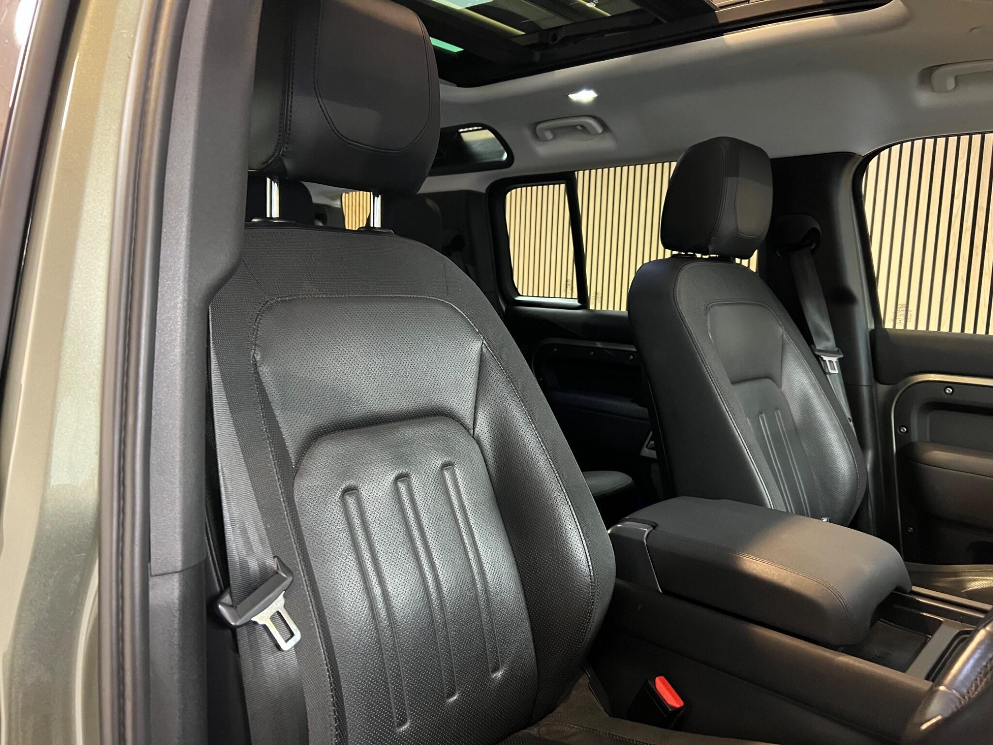 Land Rover Defender 110